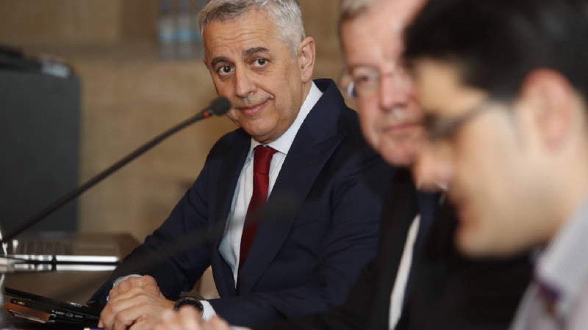 José María Villalón, ayer durante la conferencia ofrecida en el Palacio Conde Luna de León.