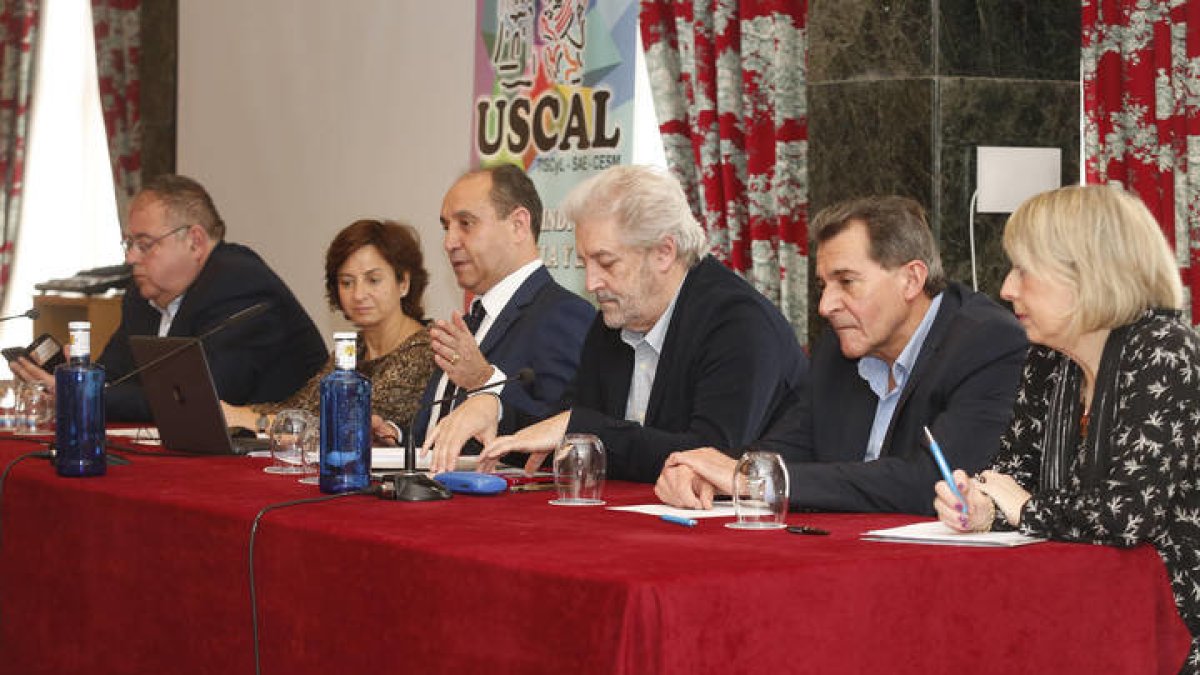 El director general de Producción Agropecuaria inaugura la Jornada de Trabajo de los Veterinarios. F. Otero Perandones.