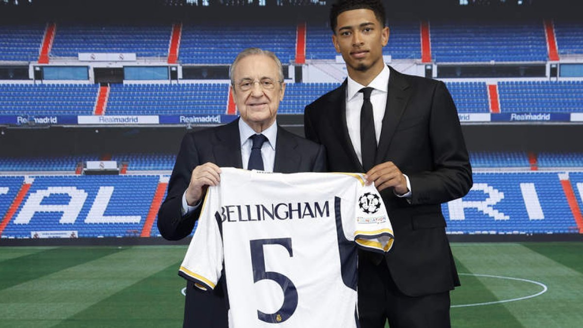 Florentino Pérez y Jude Bellingham, ayer durante la presentación del jugador inglés. REAL MADRID