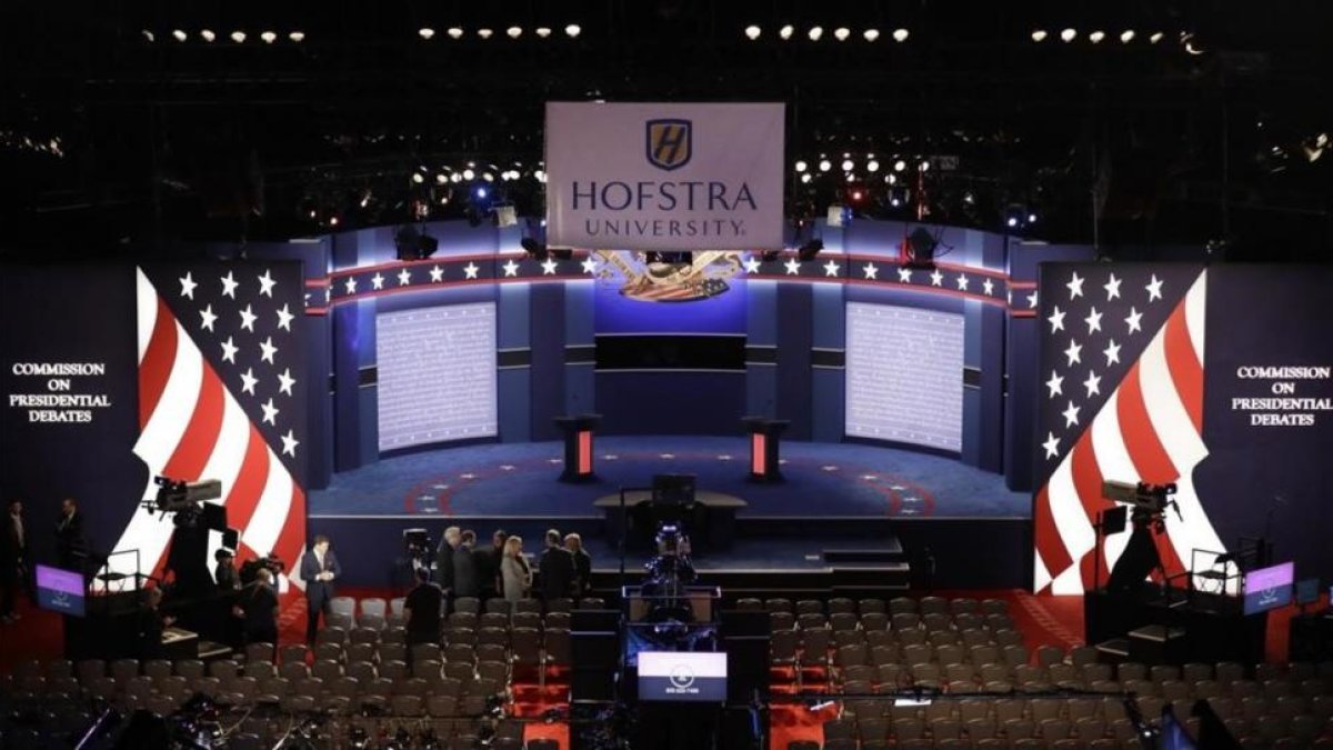 Preparativos para el primer debate entre Clinton y Trump.