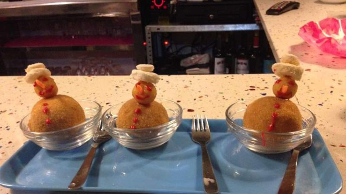 Pinchos de botillo participantes en la edición de este año del certamen de tapas de Bembibre.