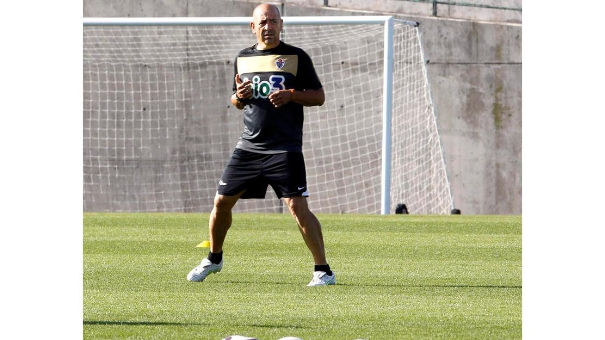 Claudio podría dejar cerrado hoy su futuro para continuar en la entidad berciana.