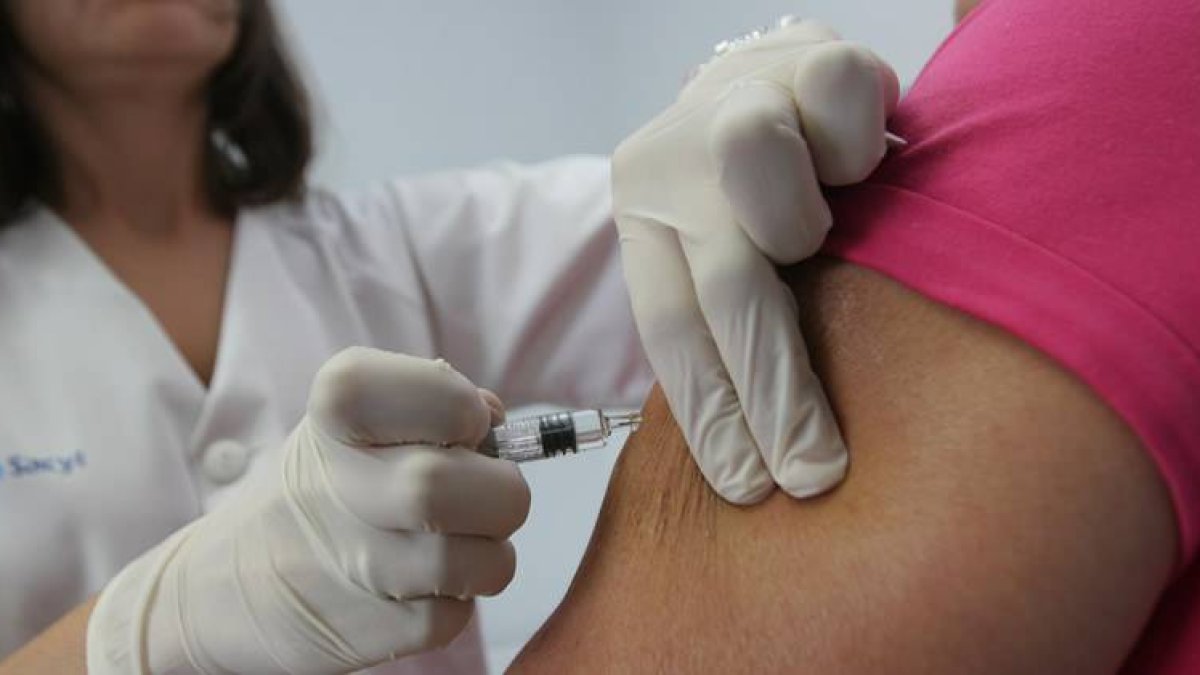 Aplicación de una vacuna contra la gripe.