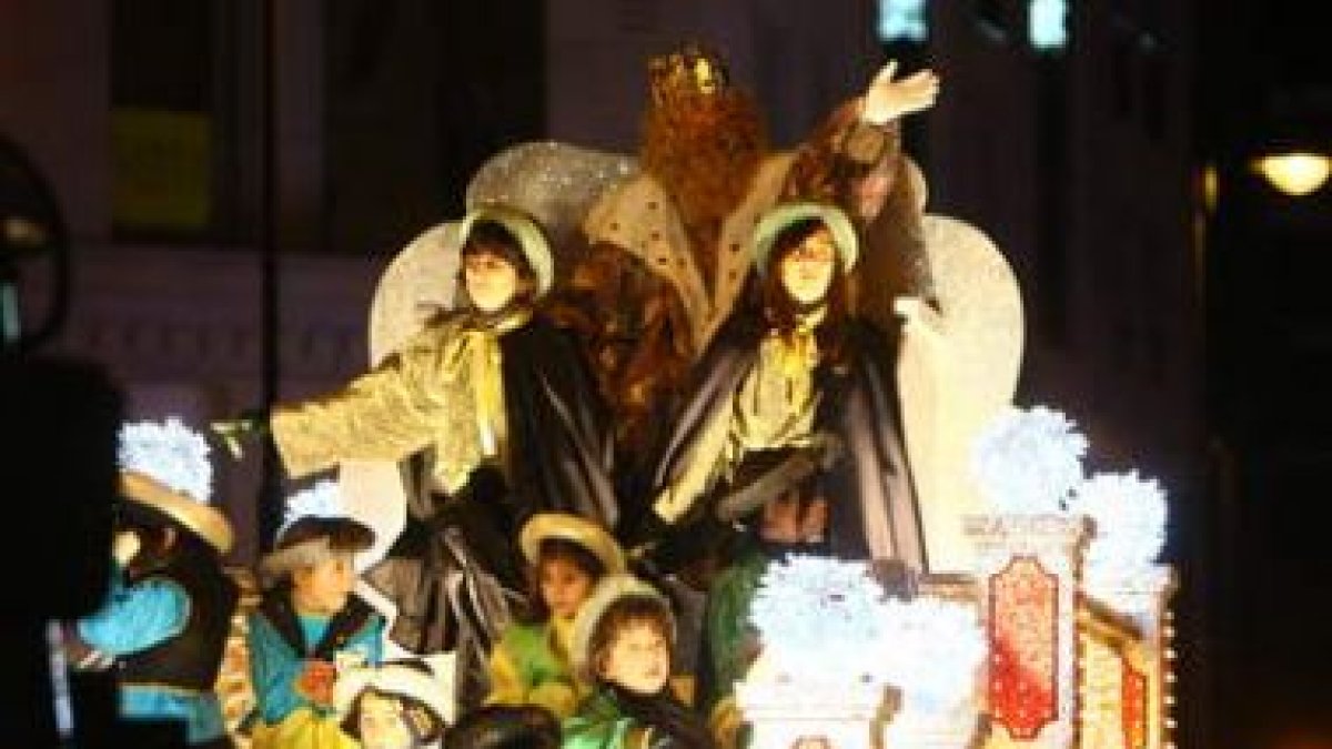 Las cabalgatas de Reyes se reproducirán este miércoles por todos los rincones del Bierzo.