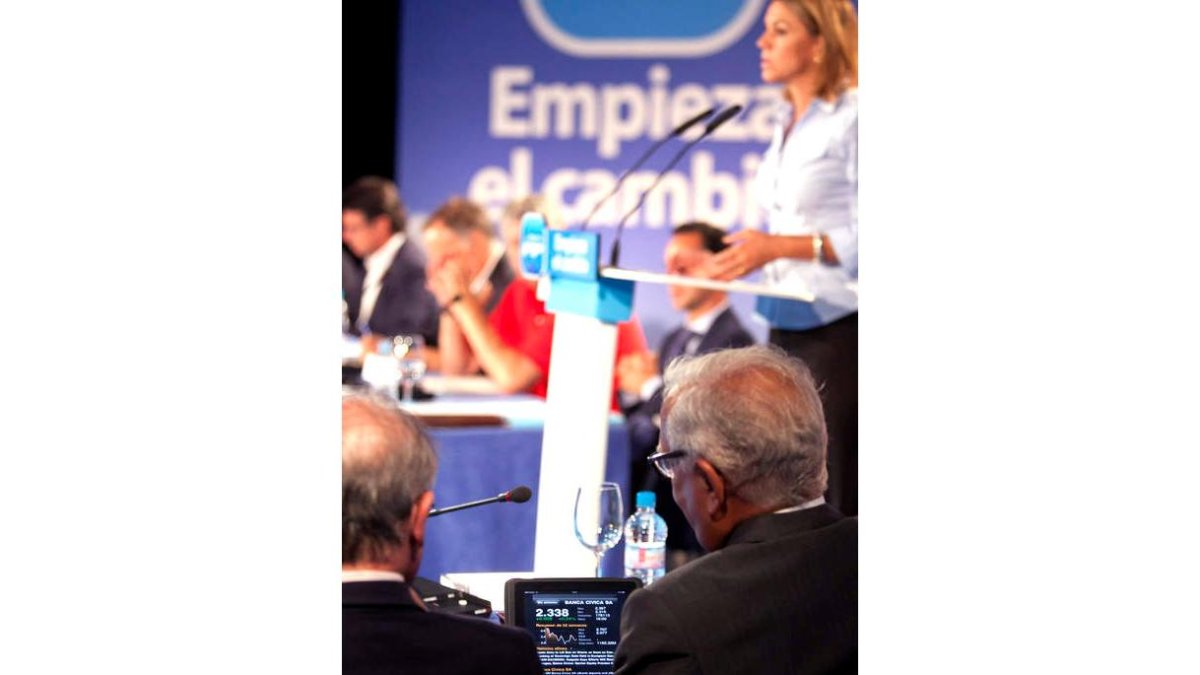 Manuel Lagares junto a Rato en el Foro Popular.