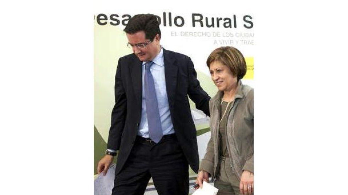 Óscar López acompaña a Espinosa, en un acto político en Burgos.