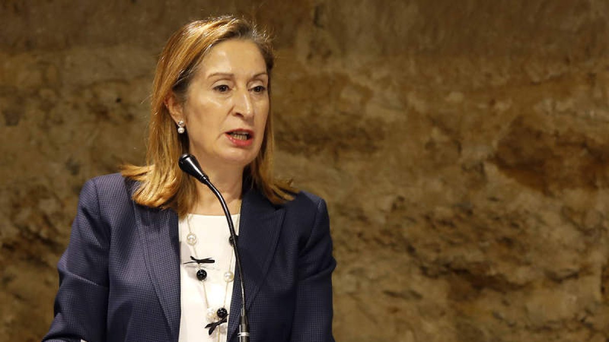 La presidenta del Congreso, Ana Pastor, durante la clausura ayer del encuentro. MARCIANO PÉREZ