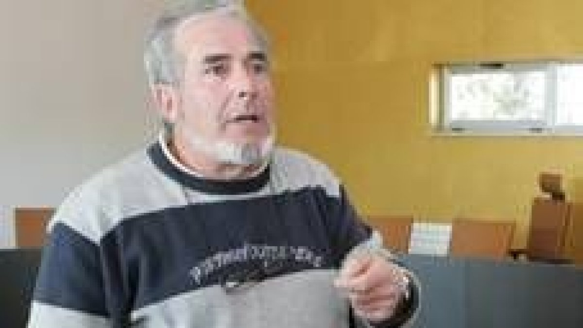 Carlos Enrique Espeso, en su segundo día de encierro en el Ayuntamiento de Sariegos