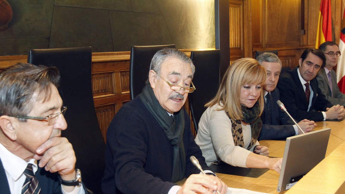 J. A. Cabrejas, García Marcos, Carrasco, Emilio Gutiérrez, Suárez Quiñones y Carlos Miller.