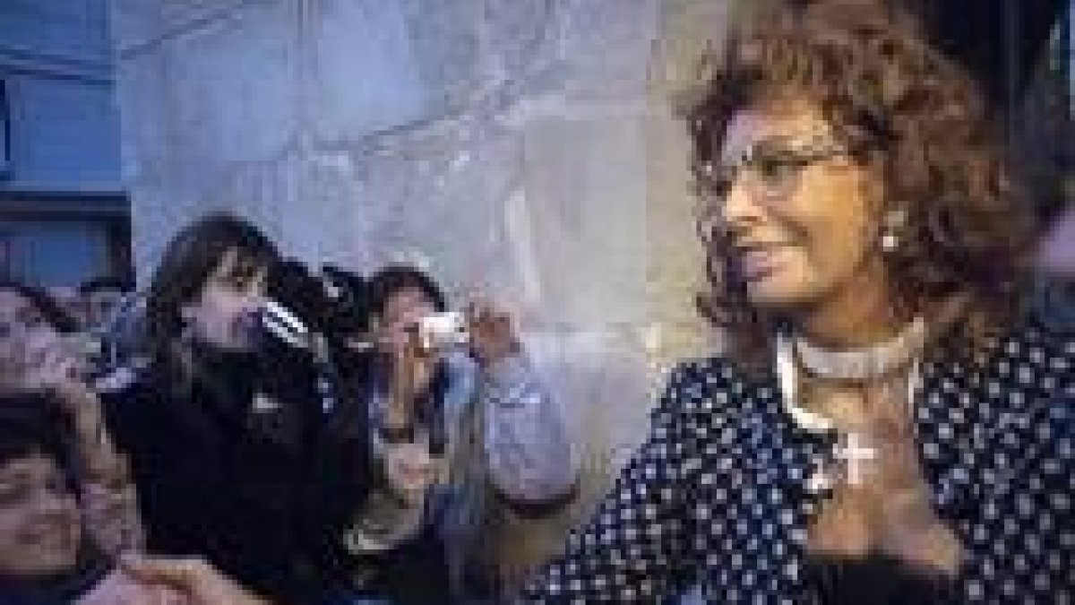 Sofía Loren, ayer, durante su visita a la exposición «El Cid, del hombre a la leyenda»