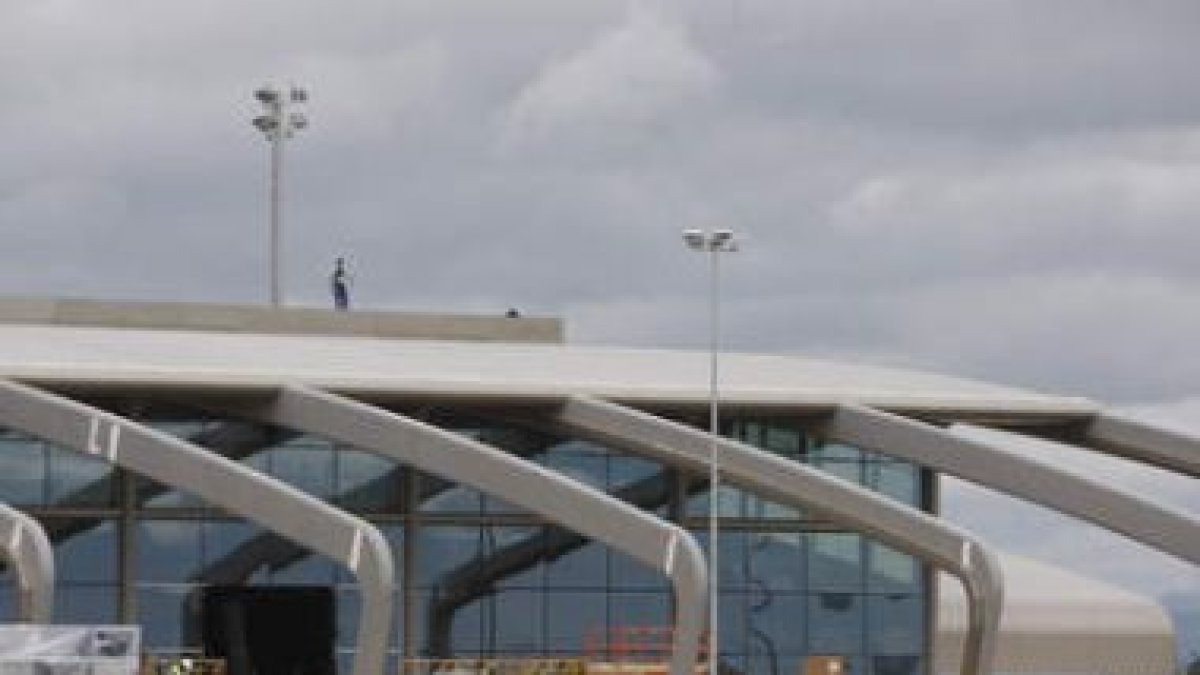 La nueva terminal, con tres puertas de embarque, permite atender a 520 pasajeros por hora.