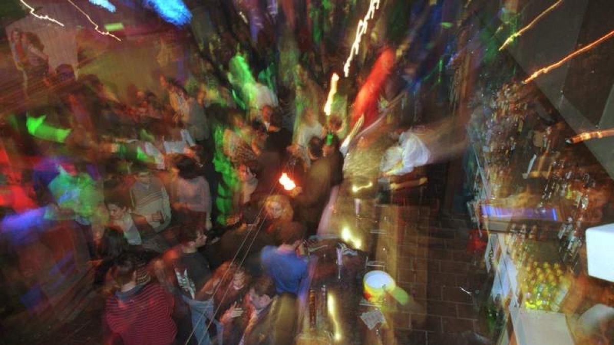 Imagen de una fiesta en una discoteca.