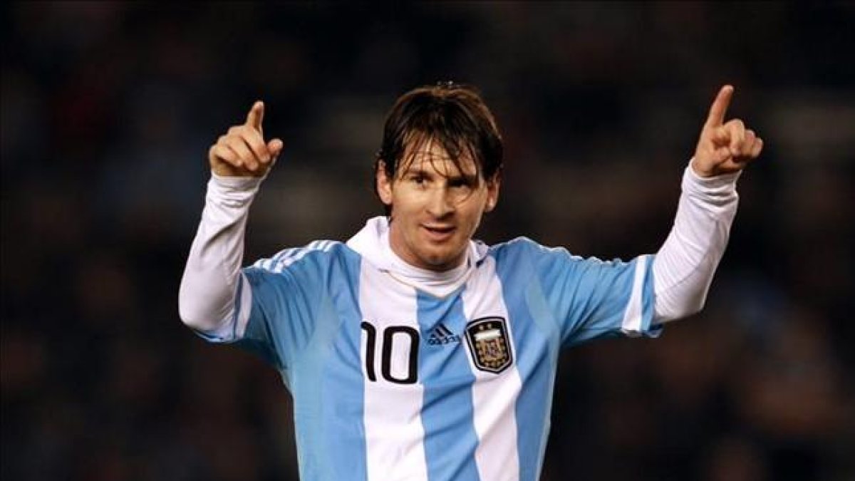 Leo Messi, enfundado en la camiseta de la selección argentina.