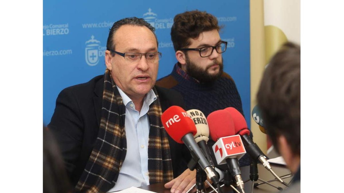 Alfonso Arias y Alejandro Barrio, ayer en el Consejo.