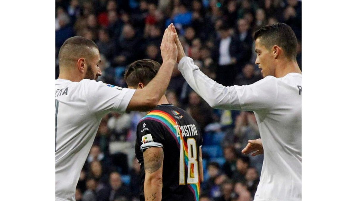 Benzema y Cristiano celebran uno de los goles ante el Rayo.