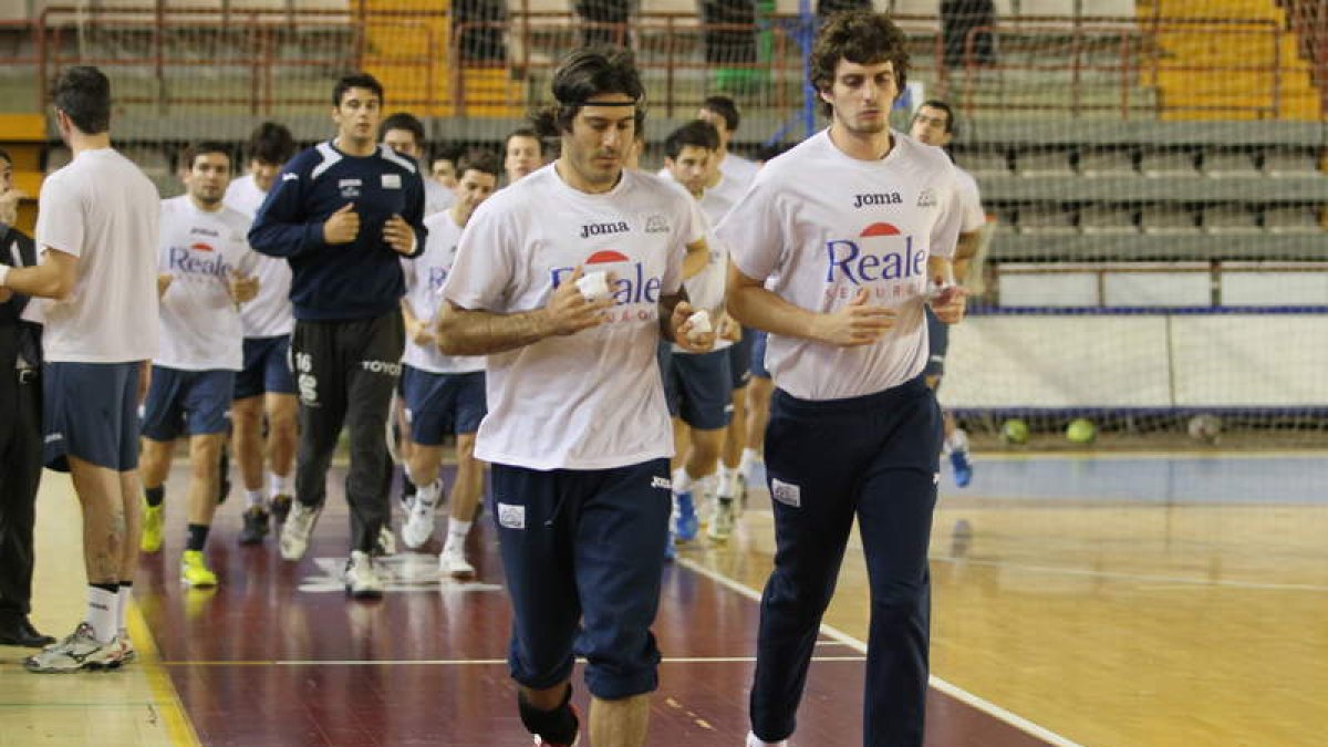 El Ademar entrenó ayer sin Ruesga para preparar el partido de mañana ante el Villa de Aranda.