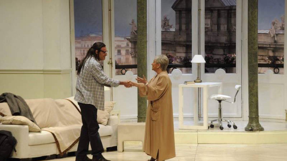 Una escena de 'Querida Matilde', que llenó anoche el Auditorio Ciudad de León
