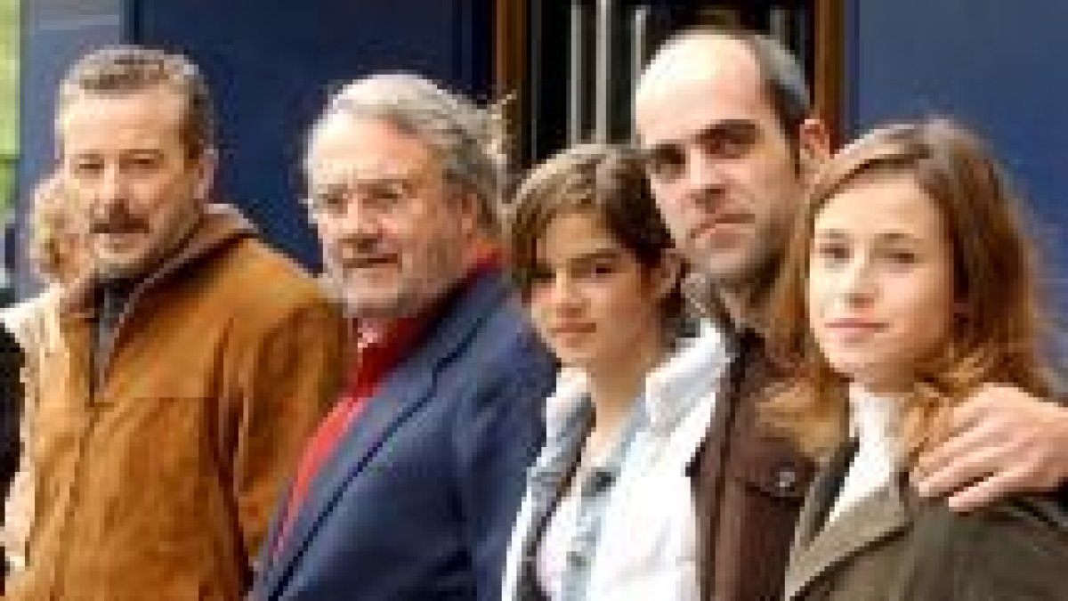 Juan Diego, Manuel Gutiérrez Aragón, Clara Lago, Luis Tosar y Marta Etura, ayer en Madrid