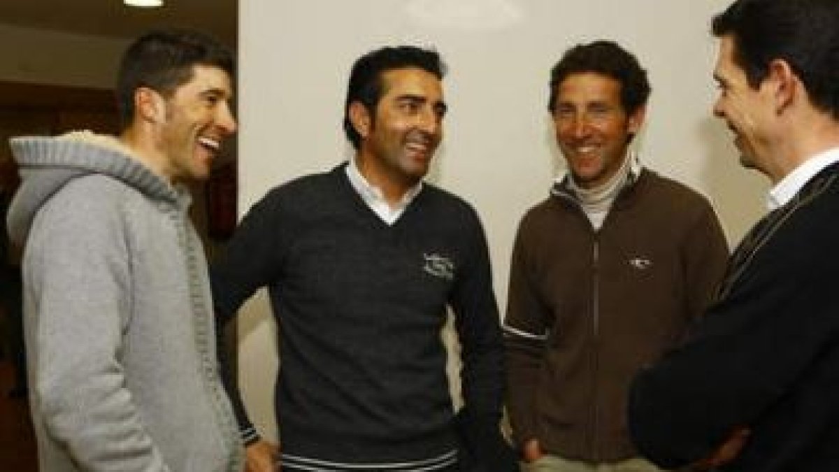 Rubiera, primero a la izquierda, y Pascual, segundo, trabajarán juntos con la cantera asturiana.