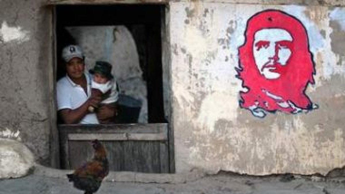 Habitantes de La Higuera, donde fue asesinado el Che.