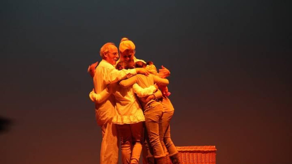 Imagen de una obra de teatro vinculada al programa 'Tengo algo que contarte'