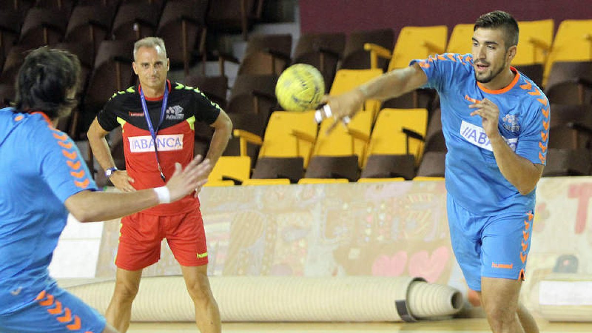 El Ademar se estrenará en Liga ante el Bada Huesca.