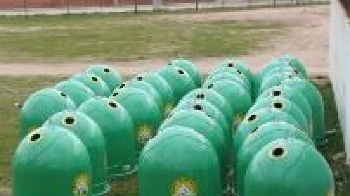 Los nuevos contenedores permanecían ayer en la plaza de San Roque