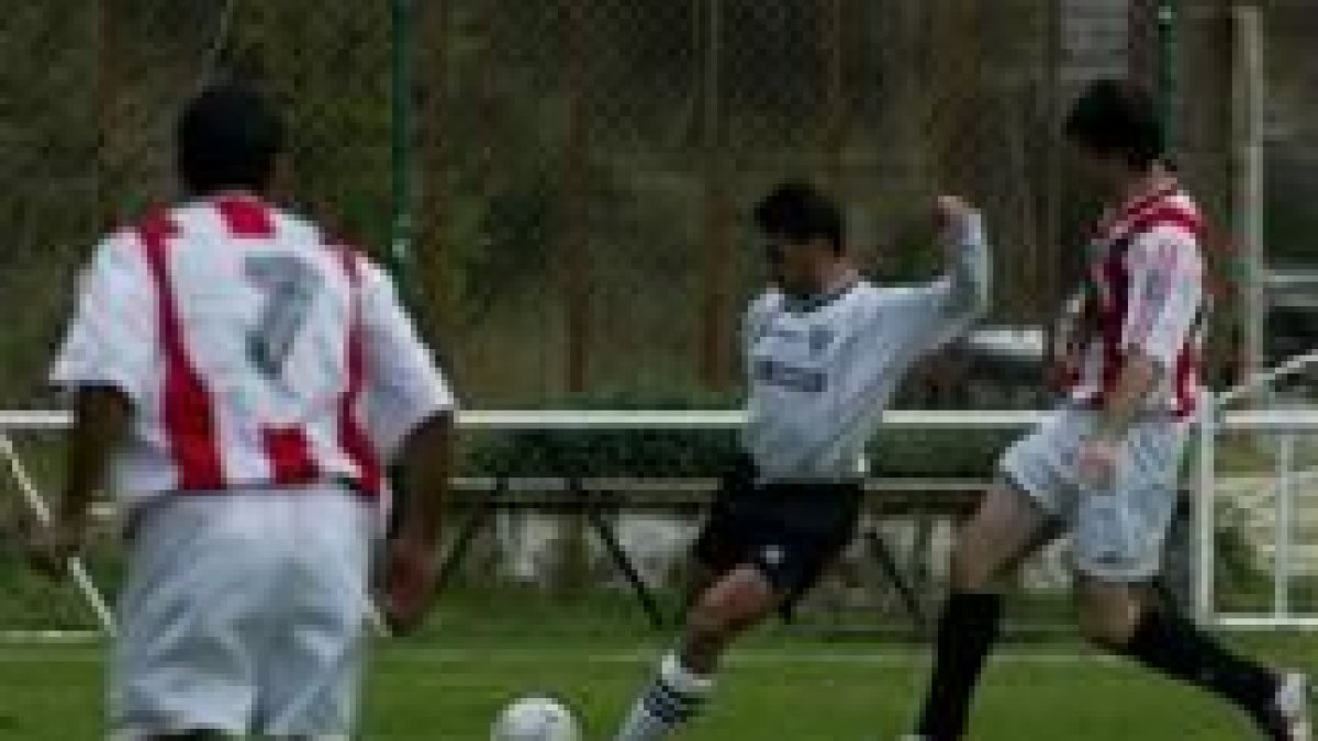 La Hullera sigue fuerte en este inicio de Liga, tanto en casa como lejos de ella como ocurrió ayer