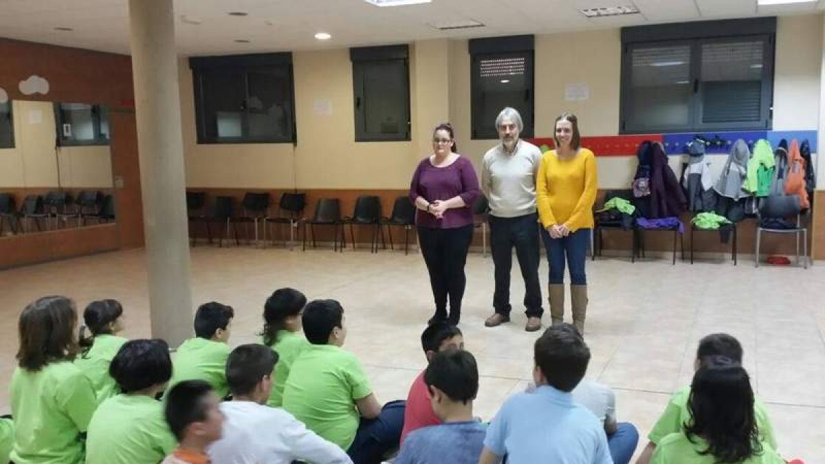 El concejal Miguel Ángel de Celis acudió a la clausura del curso.