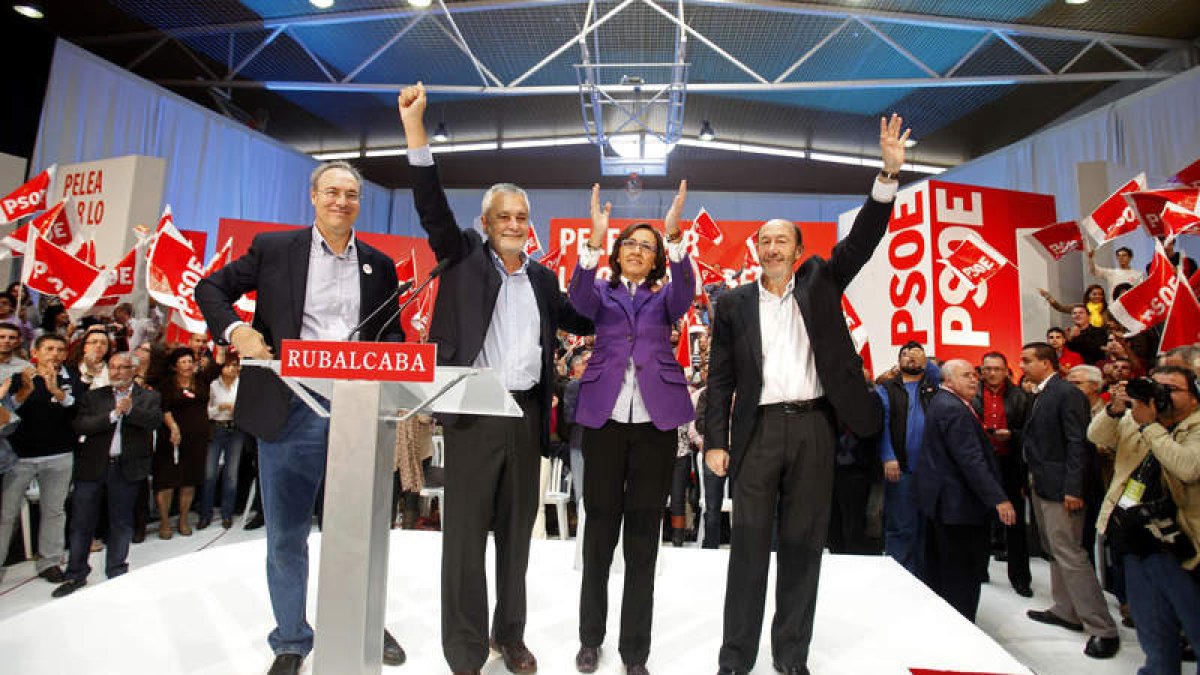 Juan Pablo Durán, José Antonio Griñán, Rosa Aguilar y Pérez Rubalcaba, ayer, en Córdoba.