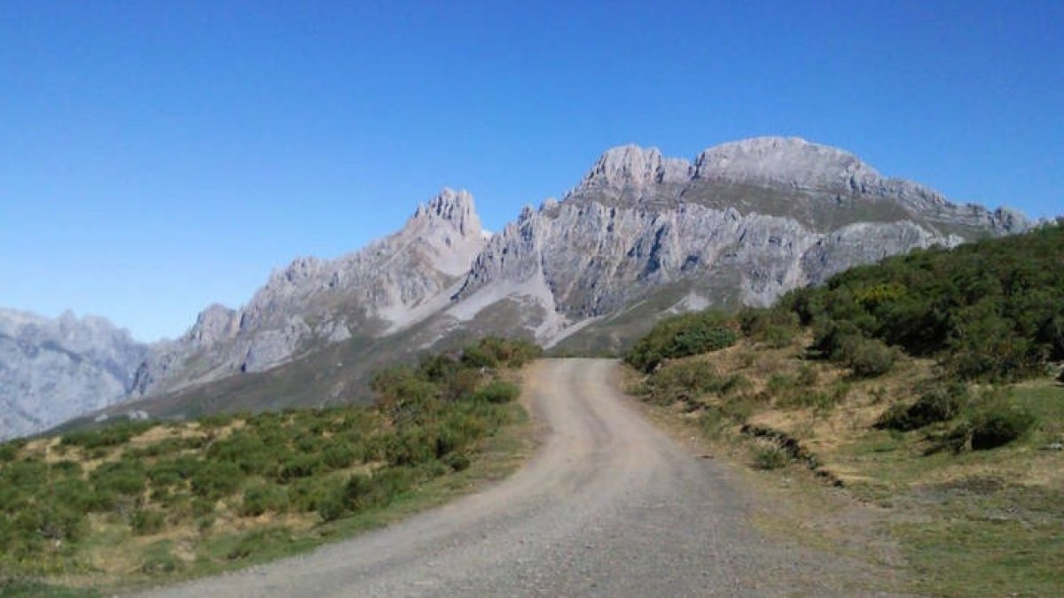 Entrada a a la provincia leonesa desde Valdeón. DL