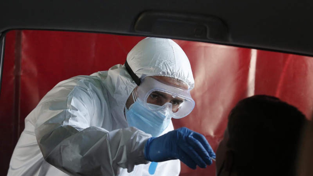 Pruebas PCR realizadas en León al inicio de la pandemia. FERNANDO OTERO