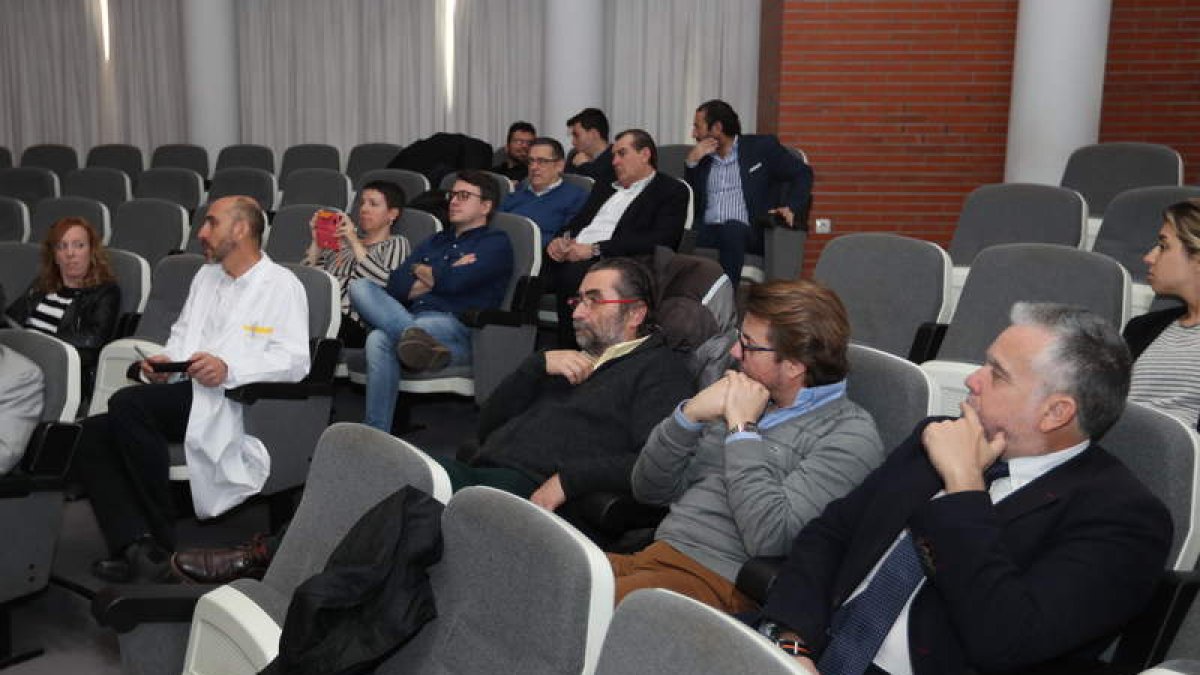 Un momento del acto divulgativo del servicio de Traumatología celebrado en el Hospital. L. DE LA MATA