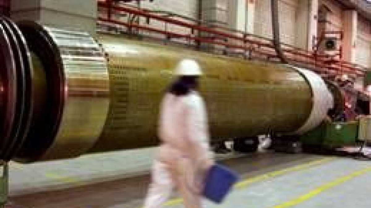 La central nuclear de Garoña, en una imagen de archivo, reconectada a la red de suministro eléctrico