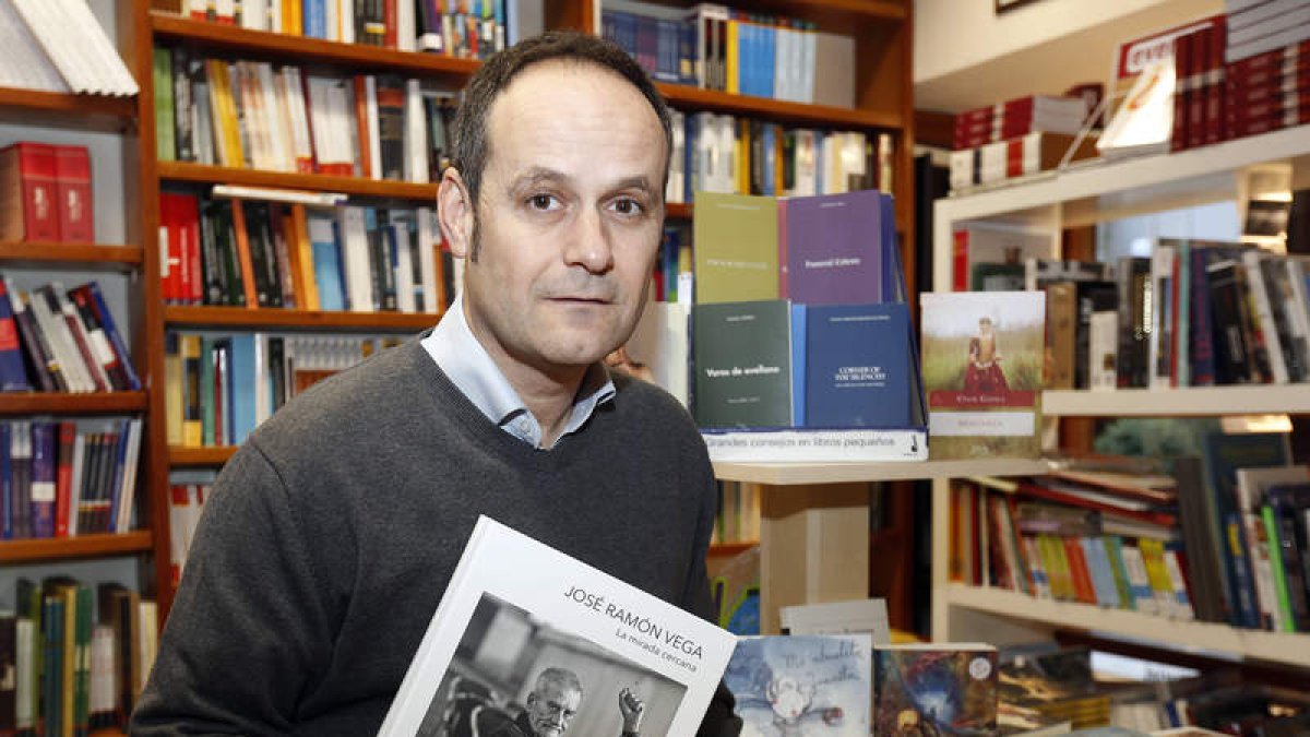 El responsable de Eolas Ediciones, Héctor Escobar