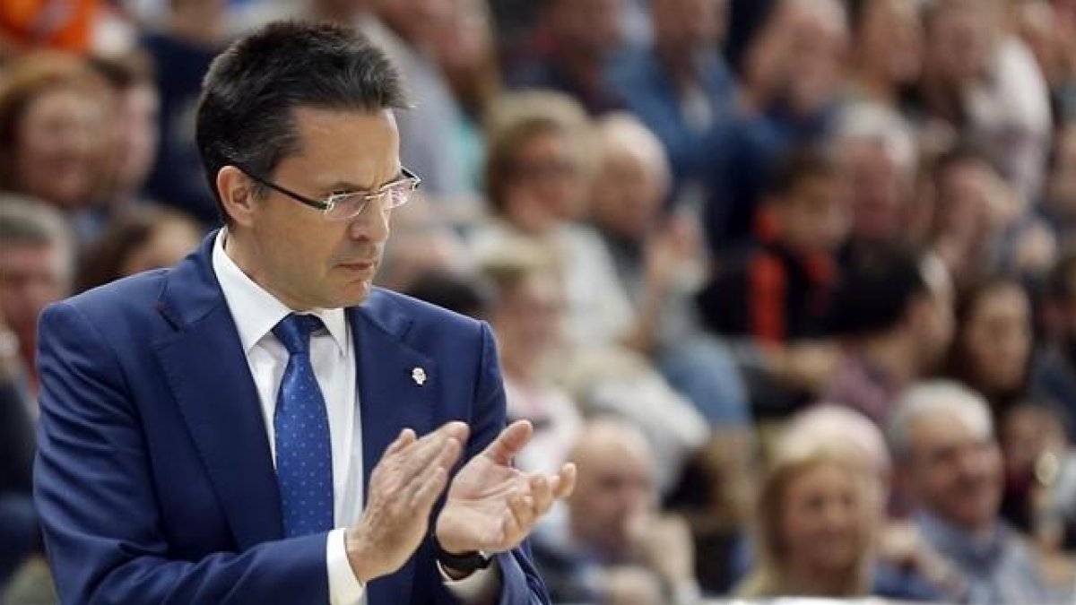 Pedro Martínez al frente del Valencia Basket