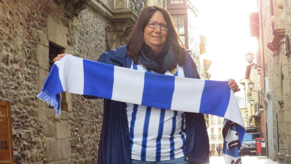 Carmen De la Puente espera que la Deportiva le dé una alegría a su afición en el derbi. Á.E.