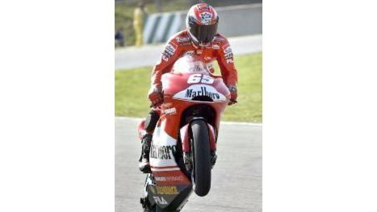 Loris Capirossi realizó un entrenamiento espectacular