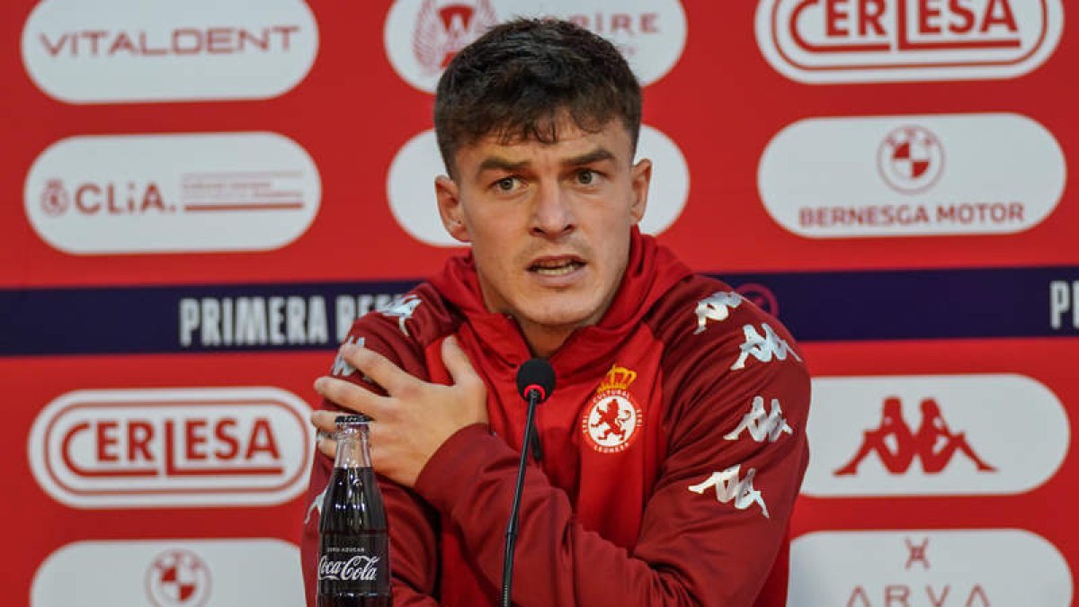 Joseba Muguruza amplía su contrato con la Cultural por una temporada más otra opcional. MIGUEL F. B.