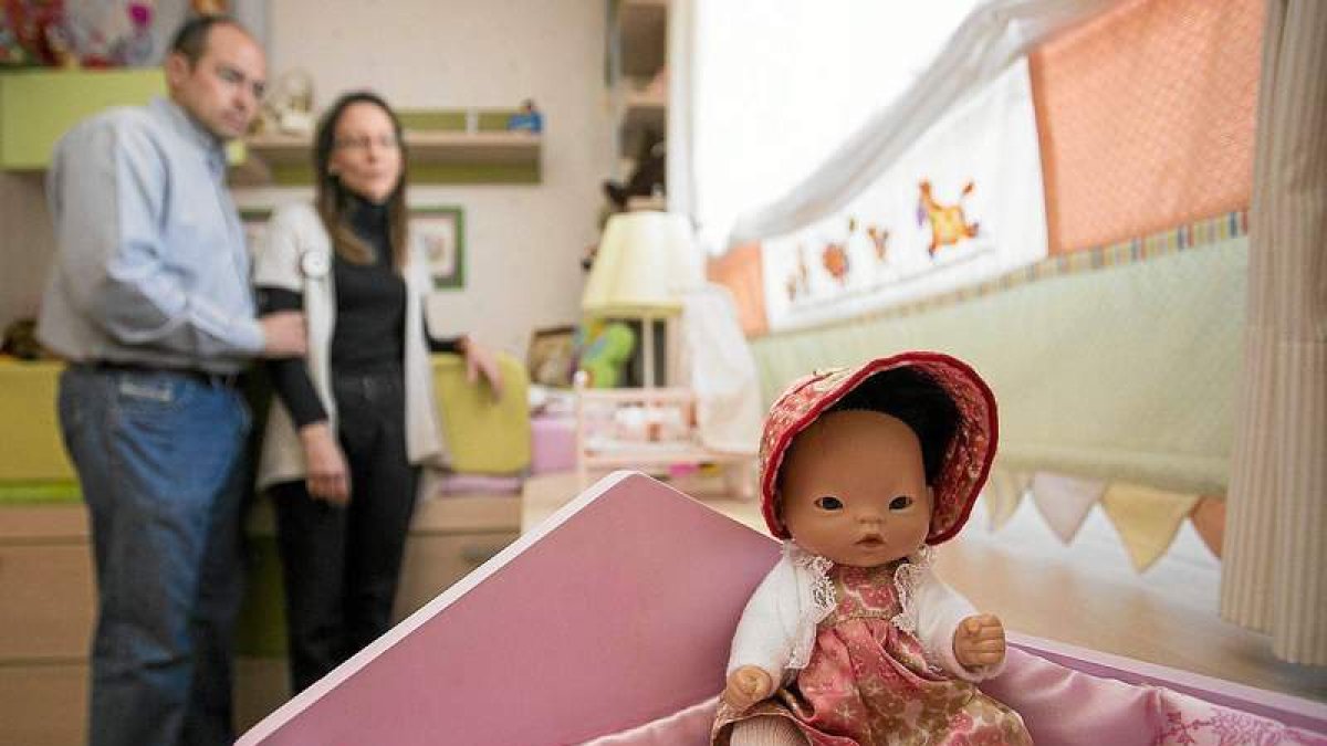 Javier y María Ángeles esperan desde 2006 que China les asigne un menor para adoptar.