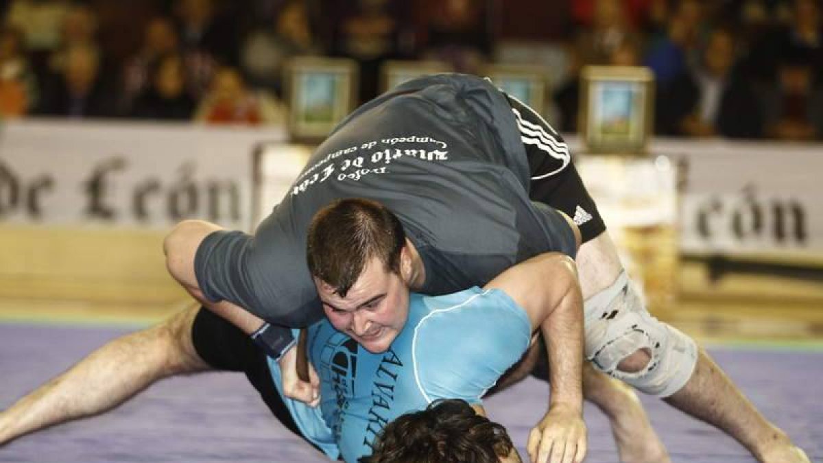 Hastael último combate, el de la victoria de ‘Caberín’ sobre ‘Alvarito’, el corro de los Campeones ofreció la lucha que corresponde a los mejores del momento. Ramiro