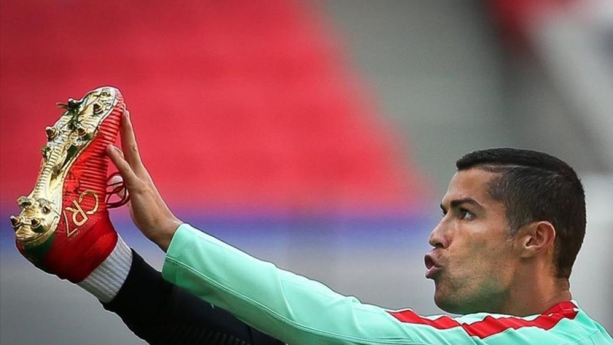 Cristiano Ronaldo, durante el entrenamiento de este sábado con la selección portuguesa en Kazán.