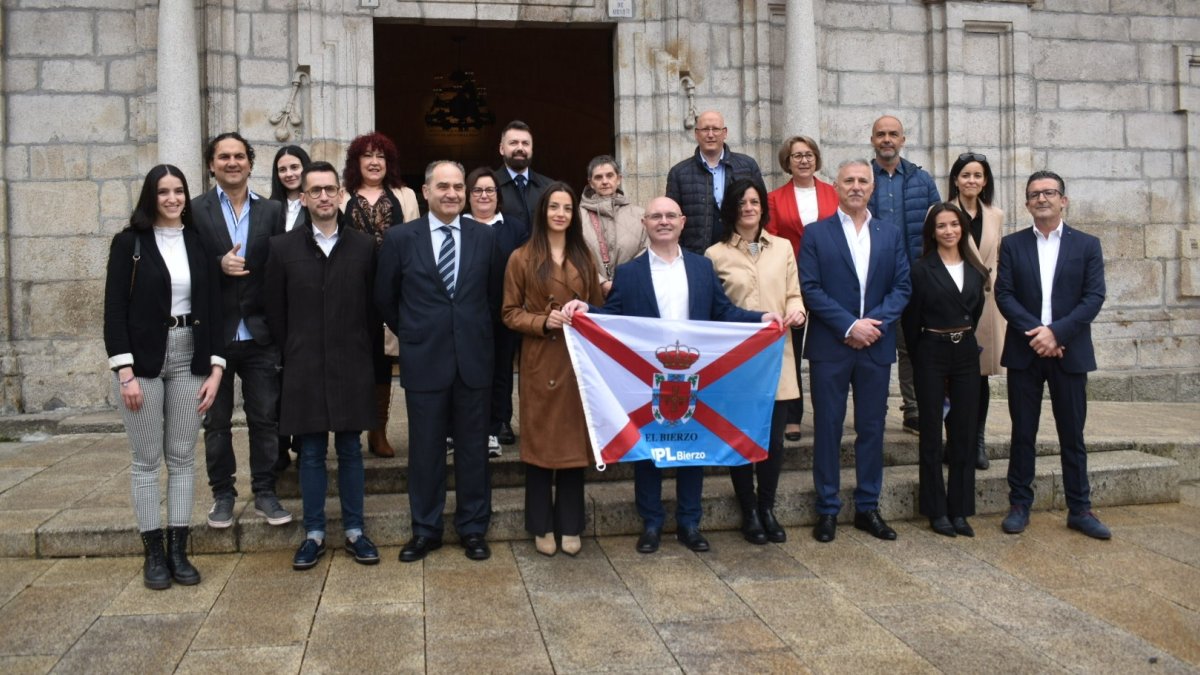 La candidatura completa de UPL al Ayuntamiento de Ponferrada. DL
