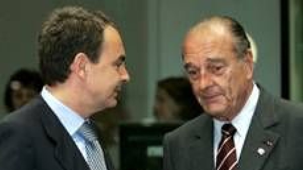 El presidente del Gobierno español, Rodríguez Zapatero, con el presidente francés, Jacques Chirac