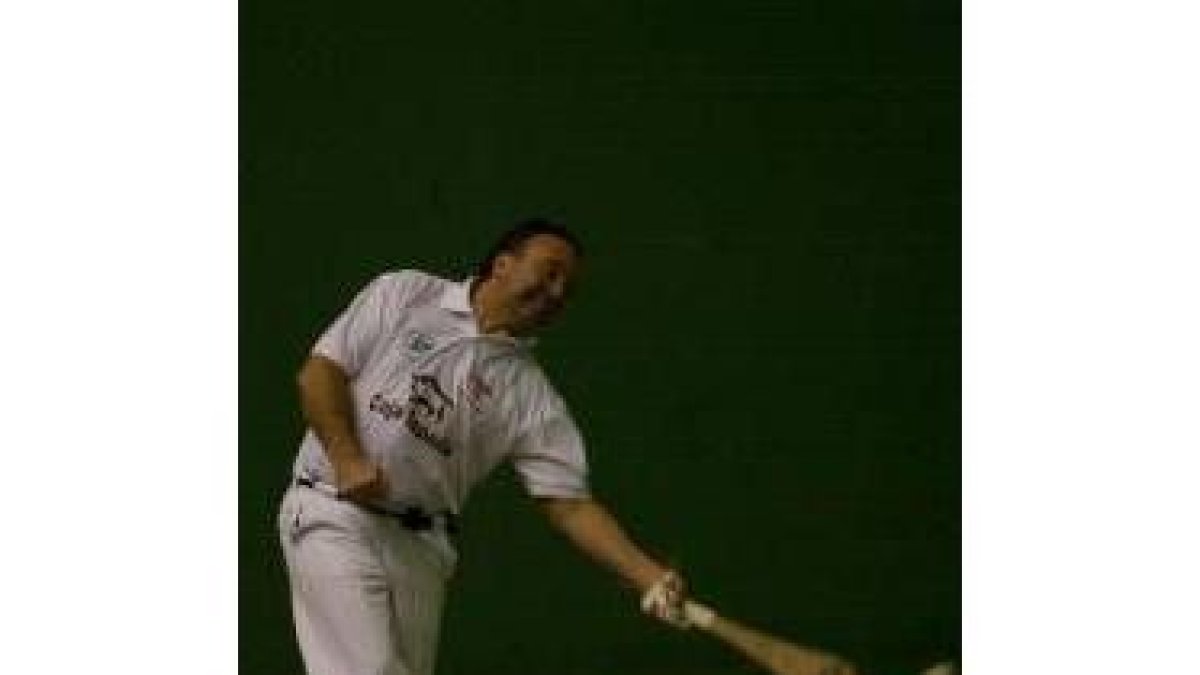 Amilivia, en la foto, y Ricardo hicieron una vez más el punto leonés