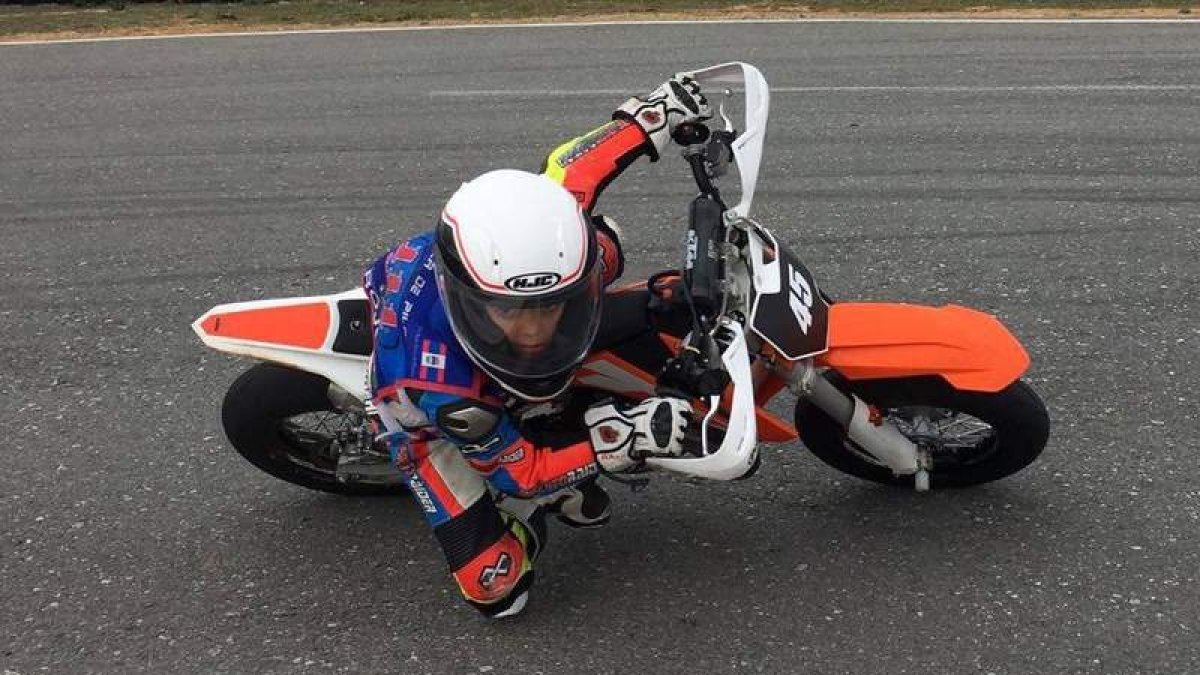 El piloto paramés de 10 años demostró que su sitio está en la élite del Campeonato de España. DL