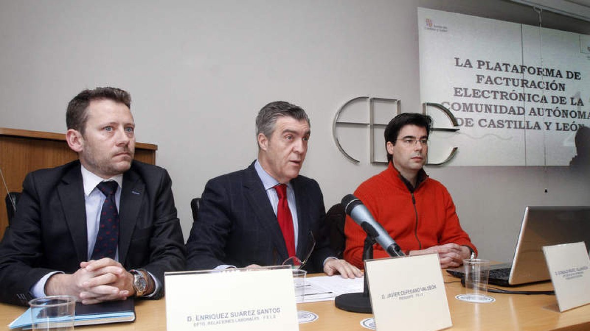 Enrique Suárez, Javier Cepedano y Gonzalo Rodríguez, ayer durante la jornada de la Fele.