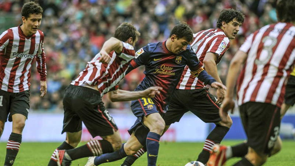 Messi se fabricó el primer gol del Barcelona tras superar a tres defensores del Athletic.