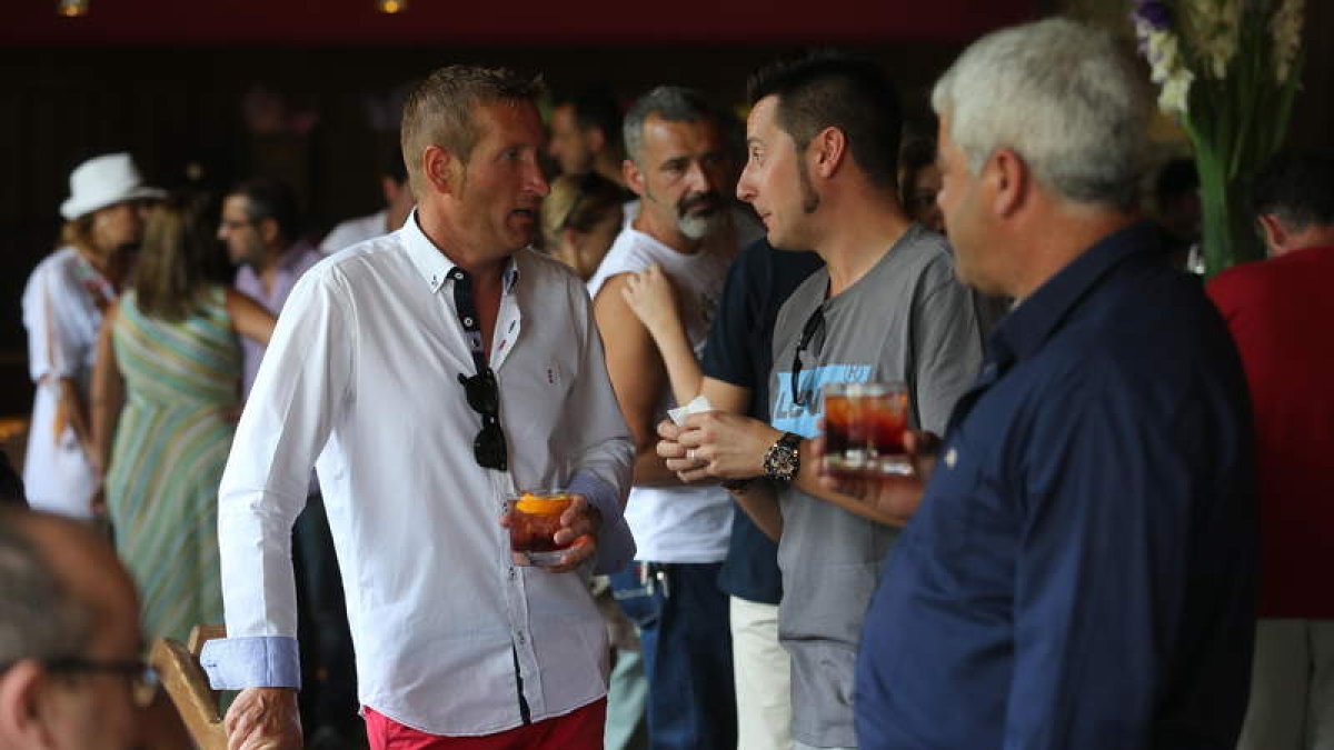 La Moncloa de San Lázaro ofrece vermús musicales todos los domingos del verano a partir de las 12.30 del mediodía en su terraza de verano.