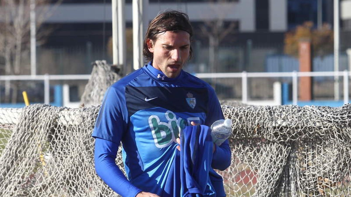 Óscar de Paula fue delantero de la Deportiva durante cuatro temporadas. L. DE LA MATA